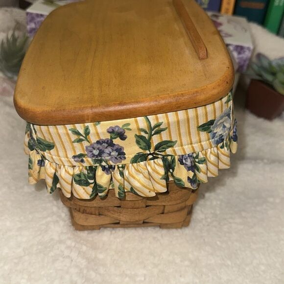 LONGABERGER Handwoven Small Wooden Basket with a Cotton Floral Lining - Picture 4 of 10